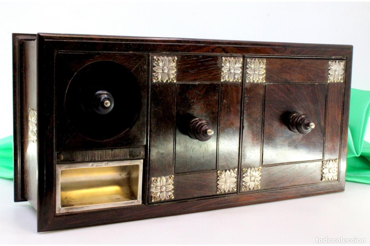 Antig&uuml;edades: Caja para fumar, fabricada en madera y plata. - Foto 4