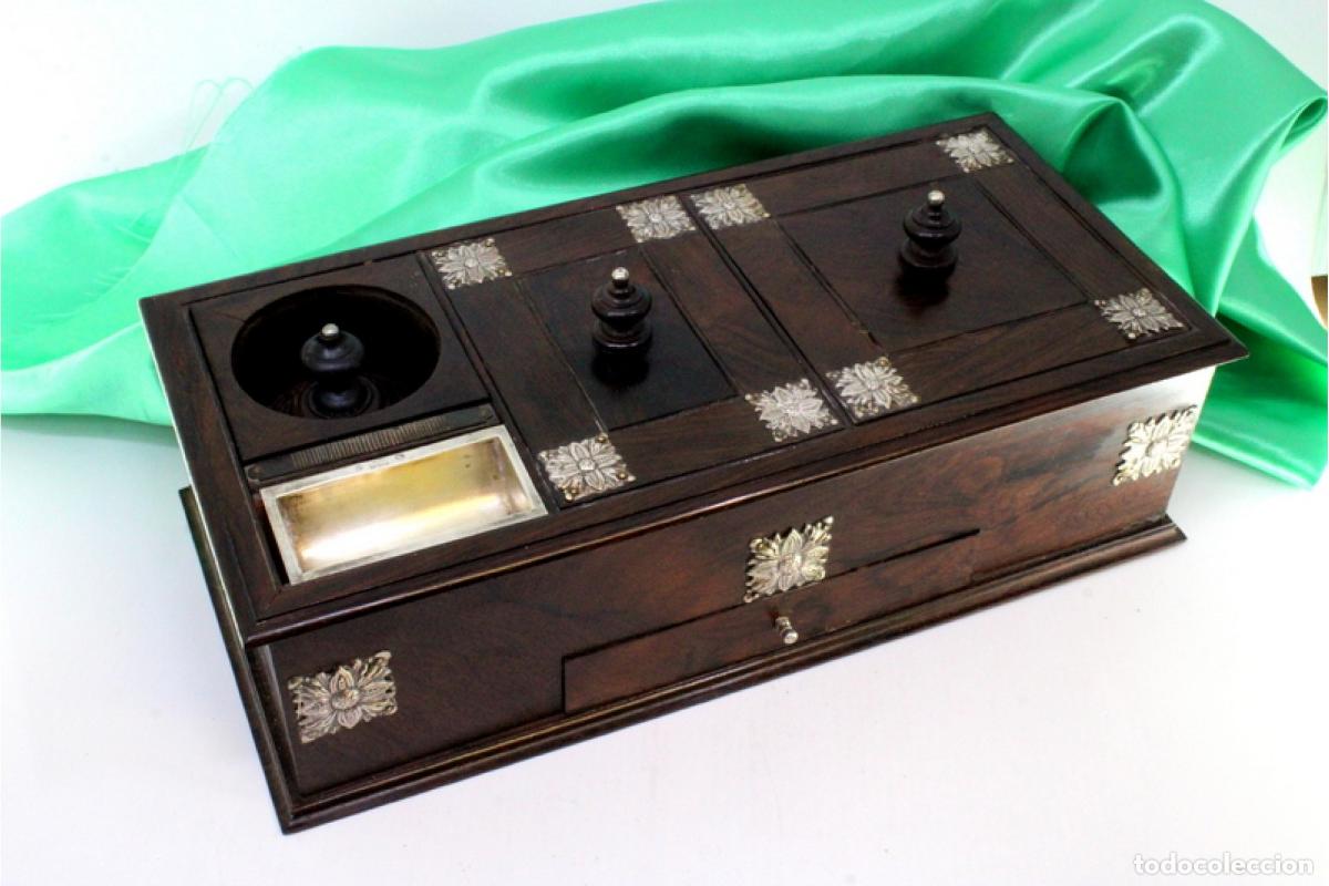 Antig&uuml;edades: Caja para fumar, fabricada en madera y plata. - Foto 1