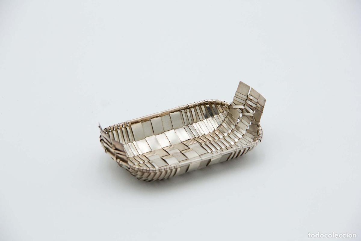Antiguidades: cesta de plata