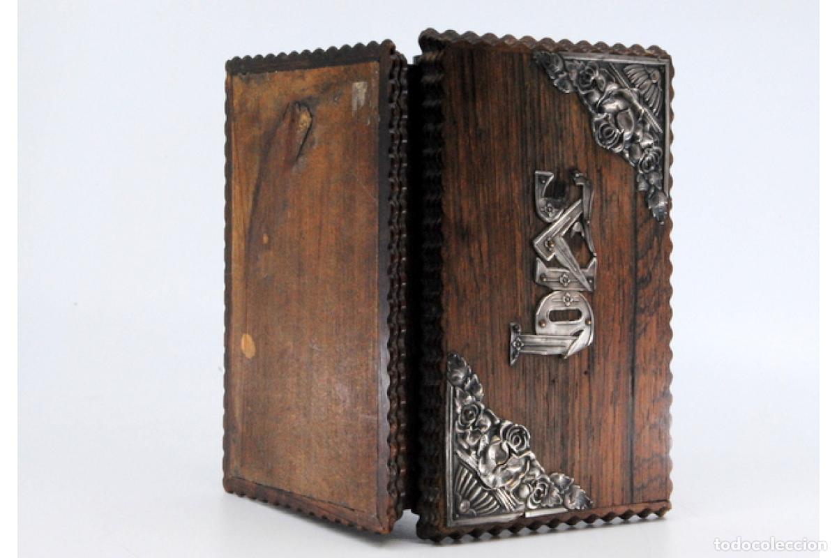 Antig&uuml;edades: Caja de cigarrillos, realizada en madera y plata. - Foto 8