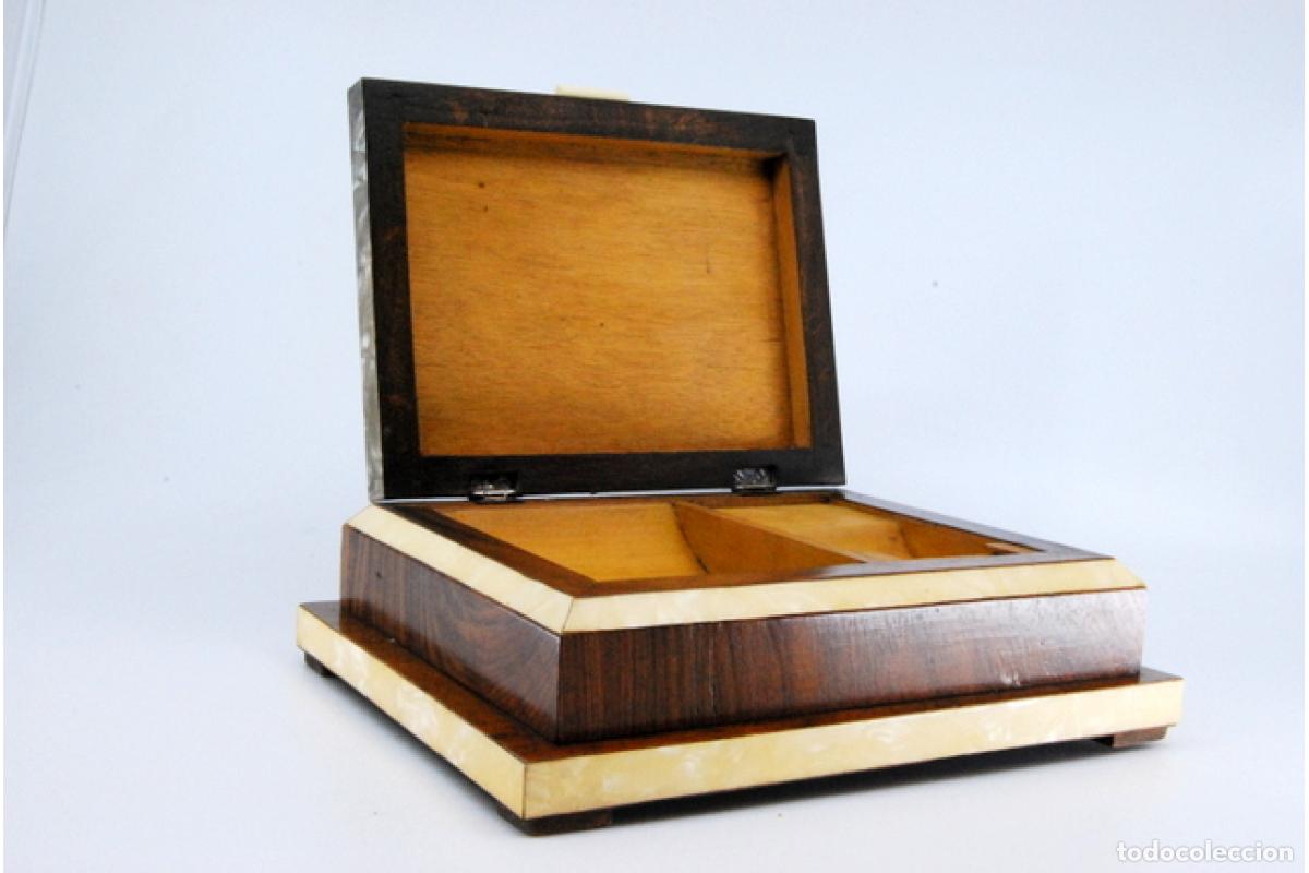 Antig&uuml;edades: Caja de tabaco, fabricada en madera y plata. - Foto 2
