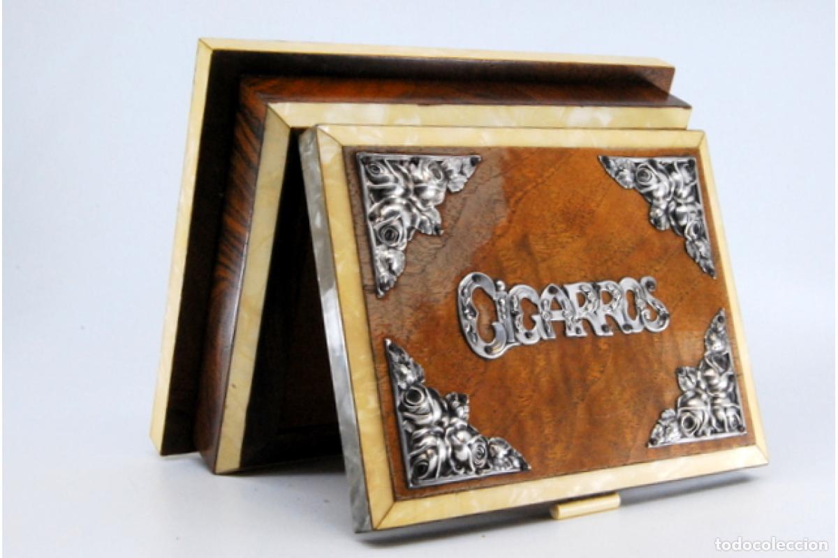 Antig&uuml;edades: Caja de tabaco, fabricada en madera y plata. - Foto 3