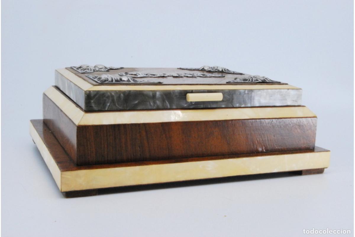 Antig&uuml;edades: Caja de tabaco, fabricada en madera y plata. - Foto 5