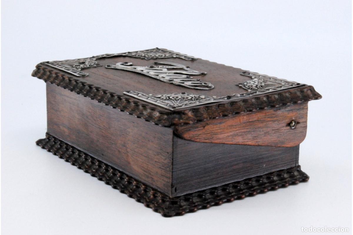 Antig&uuml;edades: Caja de tabaco, fabricada en madera y plata. - Foto 2