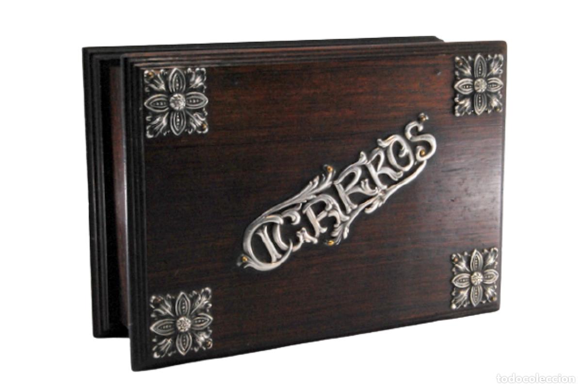 Oggetti Antichi: Caja de cigarrillos, realizada en madera y plata.