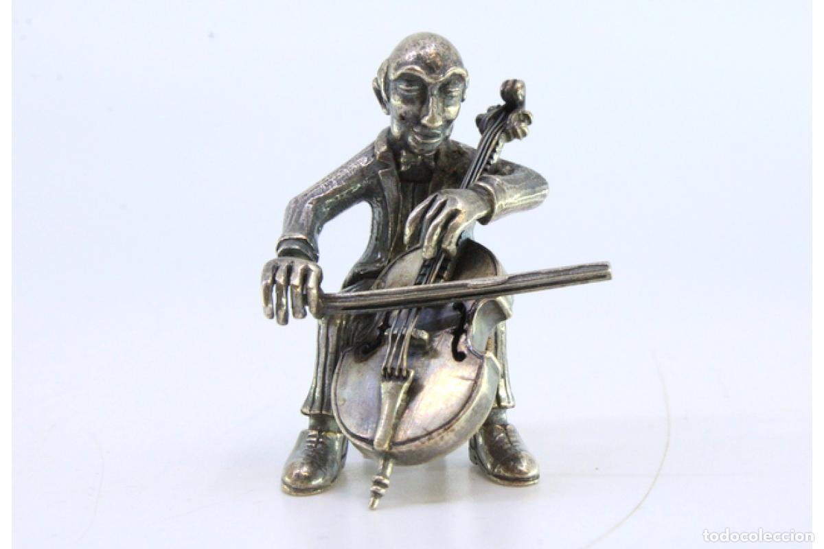 Antig&uuml;edades: M&uacute;sico vestido de plata tocando el violonchelo - Foto 6