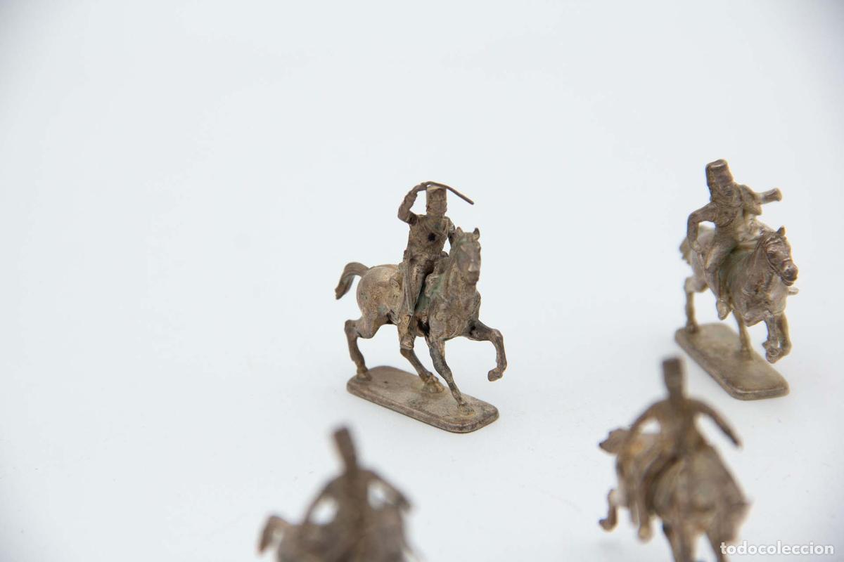 Antig&uuml;edades: Conjunto de 13 figuras militares de plata - Foto 4