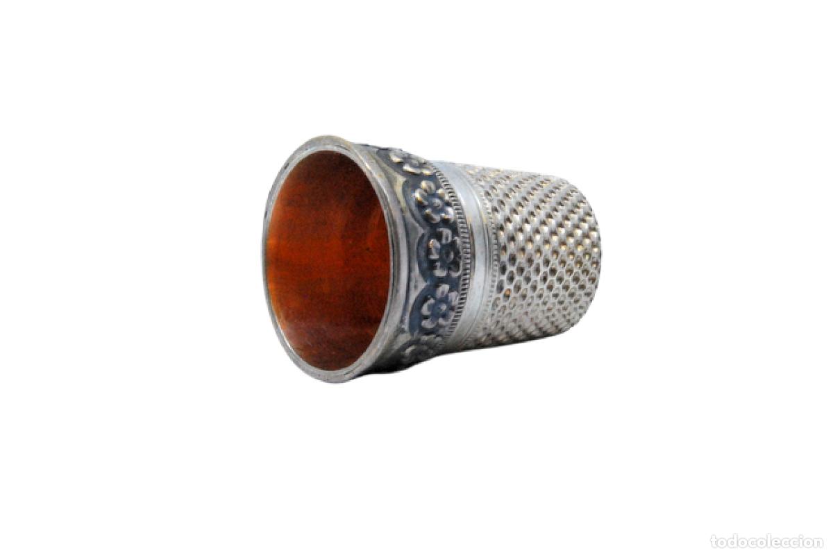 Antiquit&eacute;s: dedal de plata