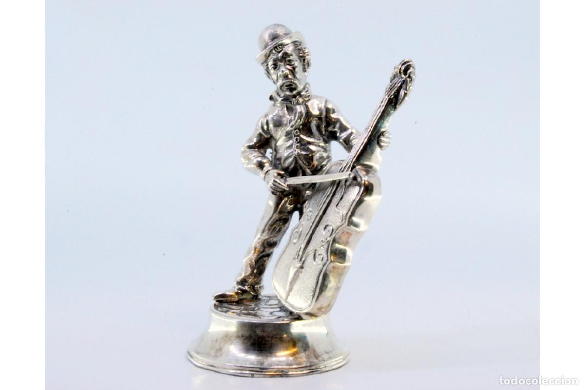 Antig&uuml;edades: M&uacute;sico de plata, tocando el violonchelo. - Foto 2