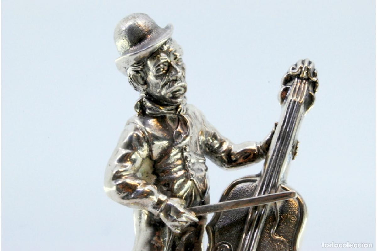 Antig&uuml;edades: M&uacute;sico de plata, tocando el violonchelo. - Foto 3