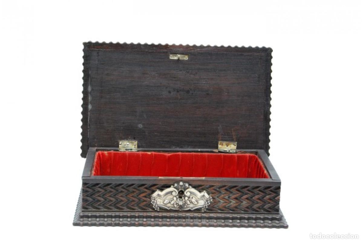 Antig&uuml;edades: Joyero, fabricado en madera y plata. - Foto 3