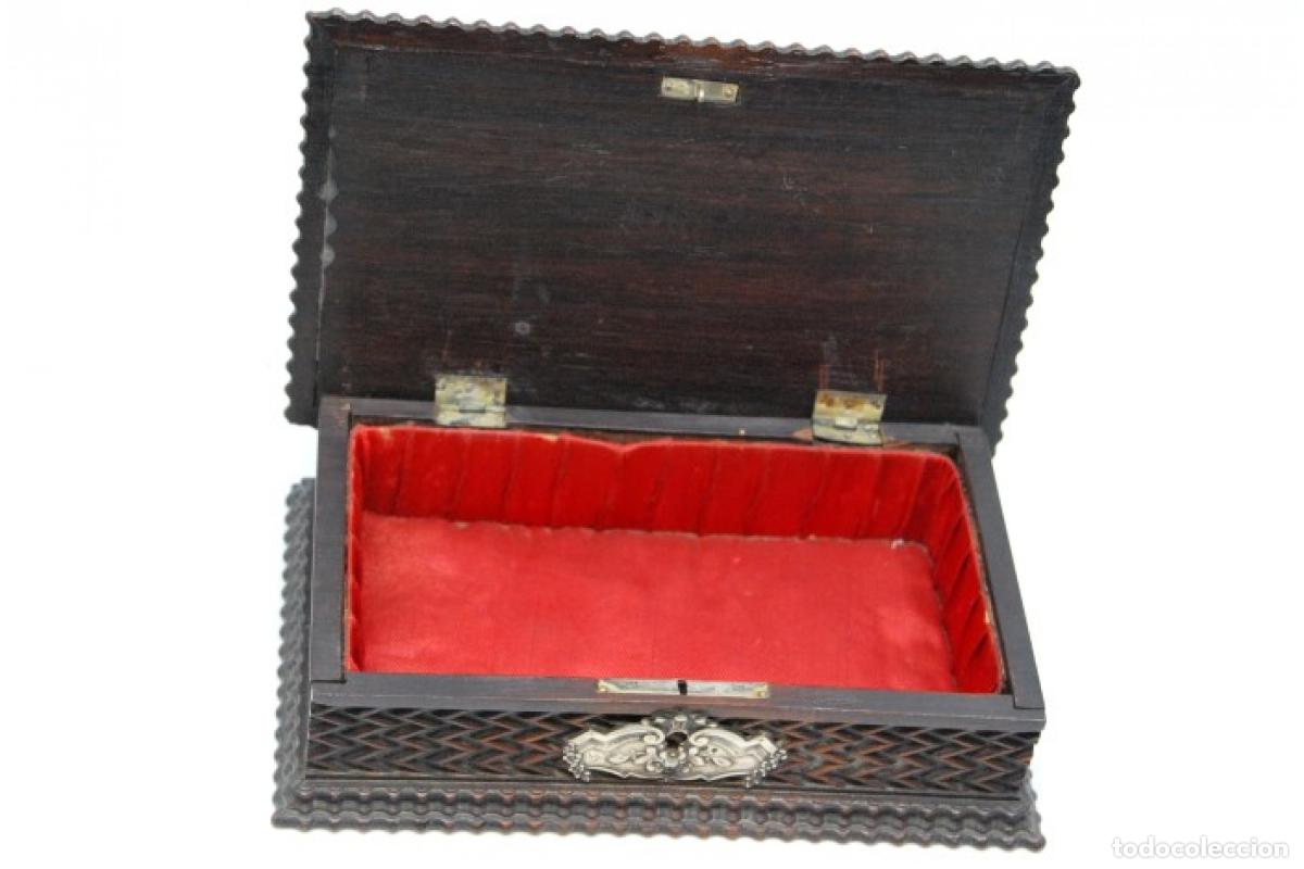 Antig&uuml;edades: Joyero, fabricado en madera y plata. - Foto 4