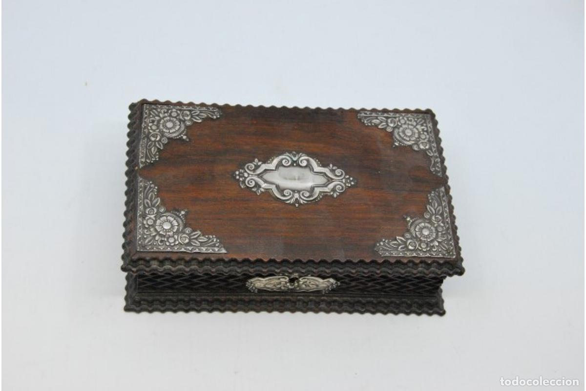 Antig&uuml;edades: Joyero, fabricado en madera y plata. - Foto 1