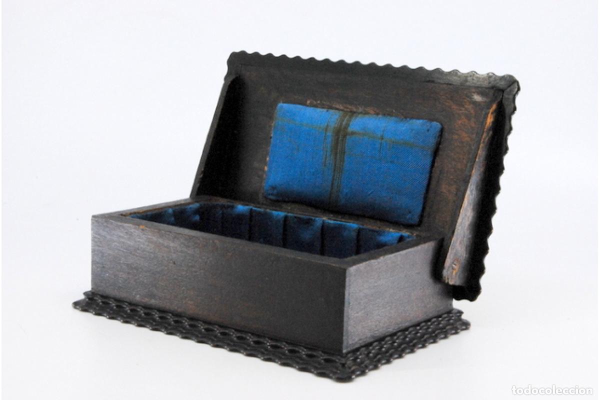 Antig&uuml;edades: Joyero, fabricado en madera y plata. - Foto 3