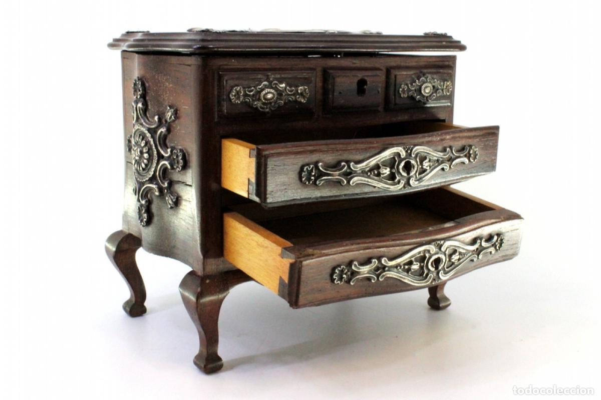 Antig&uuml;edades: Joyero, fabricado en madera y plata. - Foto 4