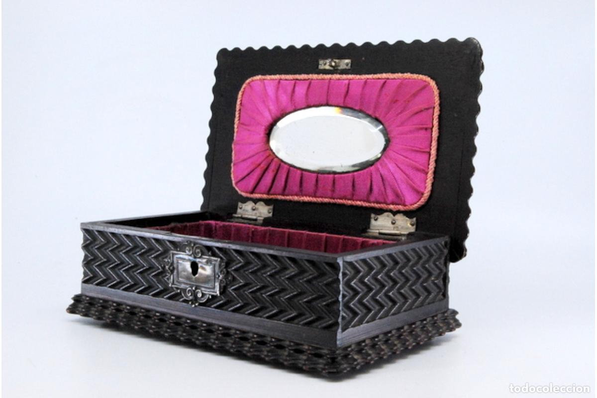Antig&uuml;edades: Joyero, fabricado en madera y plata. - Foto 6
