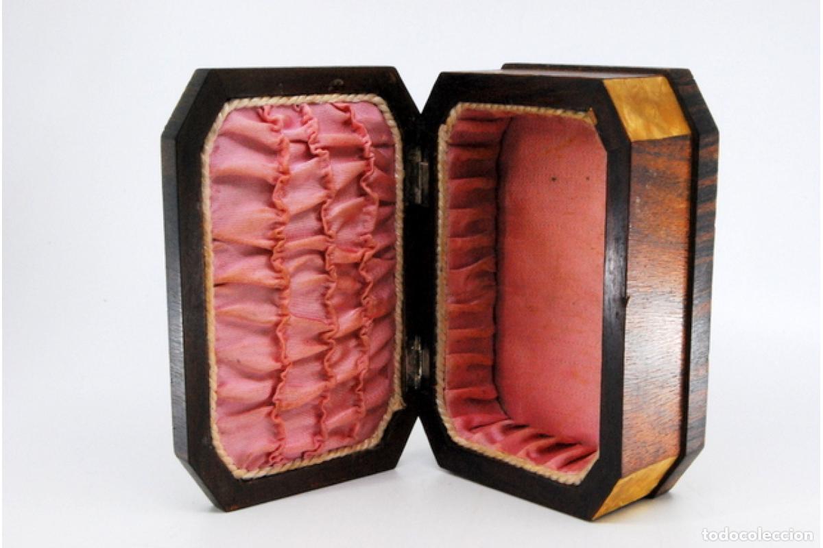 Antig&uuml;edades: Joyero, fabricado en madera y plata. - Foto 10