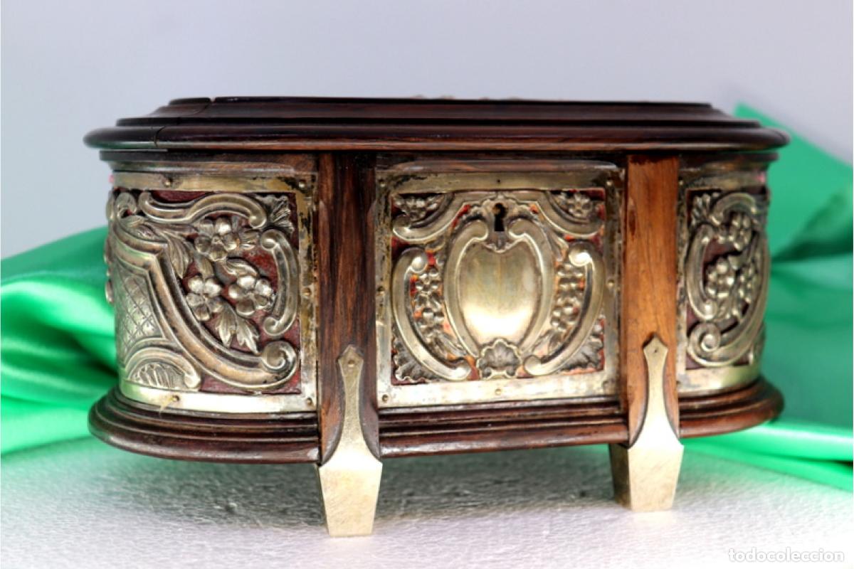 Antig&uuml;edades: Joyero, fabricado en madera y plata. - Foto 2