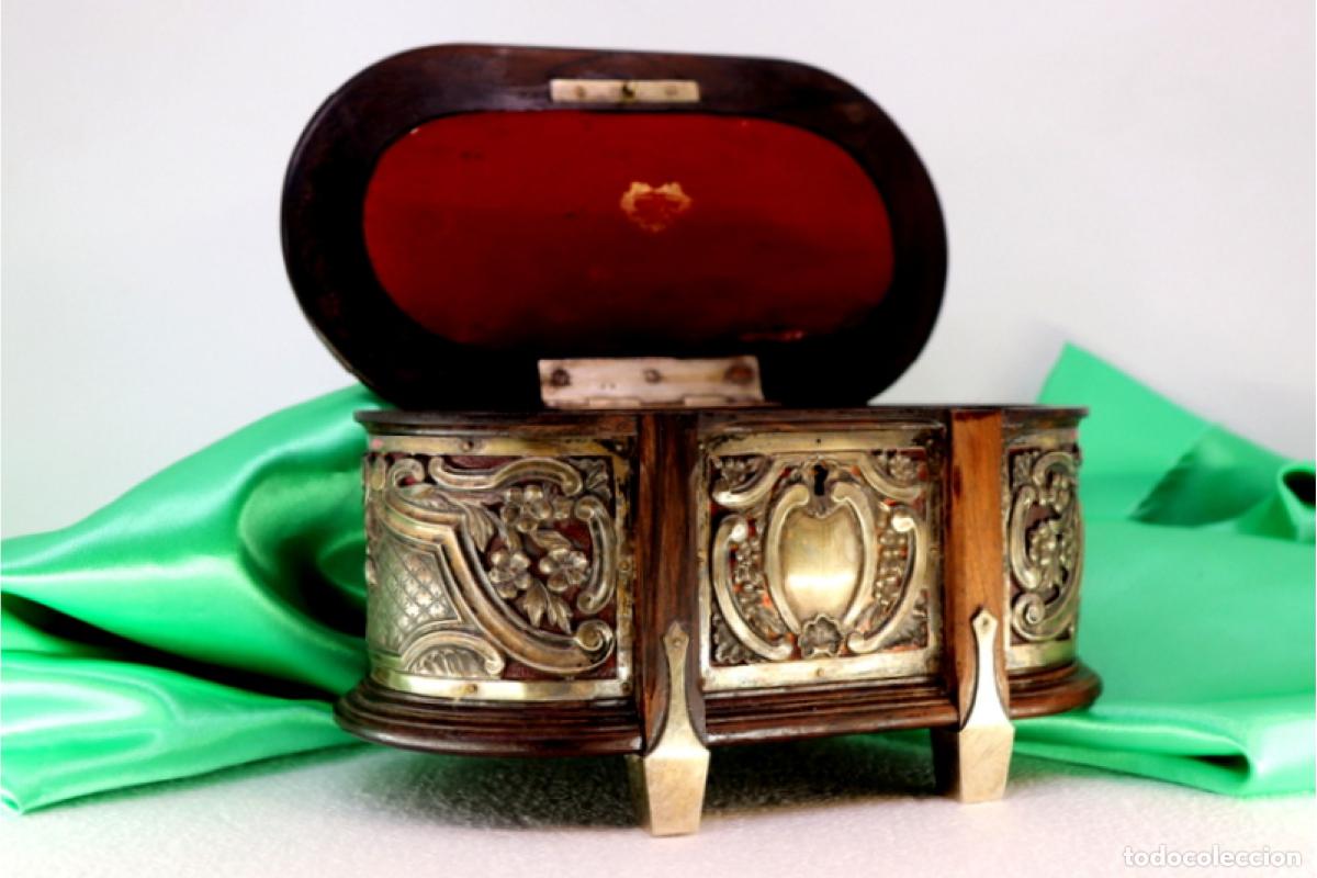 Antig&uuml;edades: Joyero, fabricado en madera y plata. - Foto 1