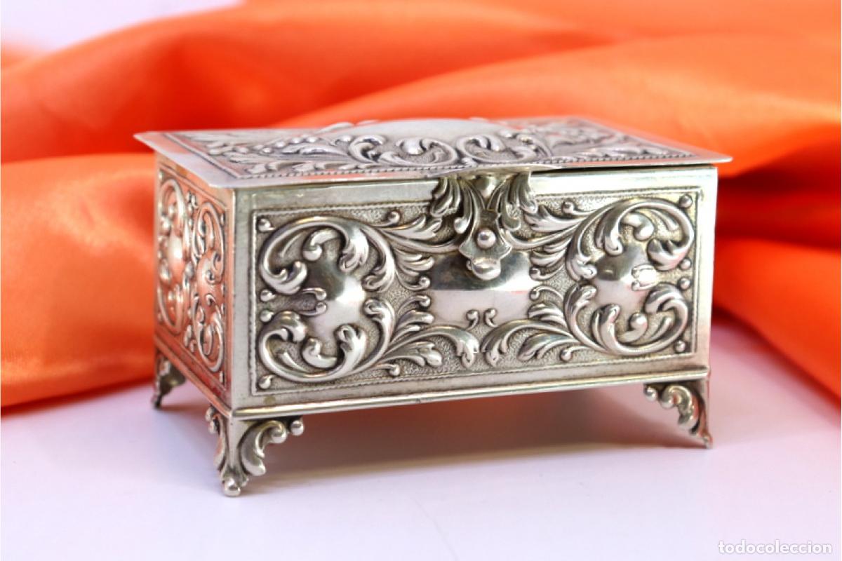 Antig&uuml;edades: Caja de joyer&iacute;a de plata