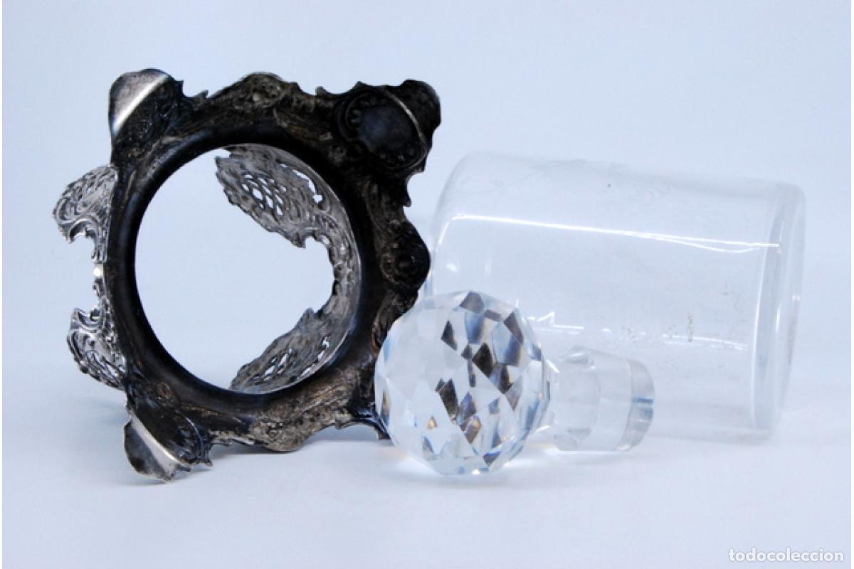 Antig&uuml;edades: Botella de licor de cristal y plata. - Foto 7