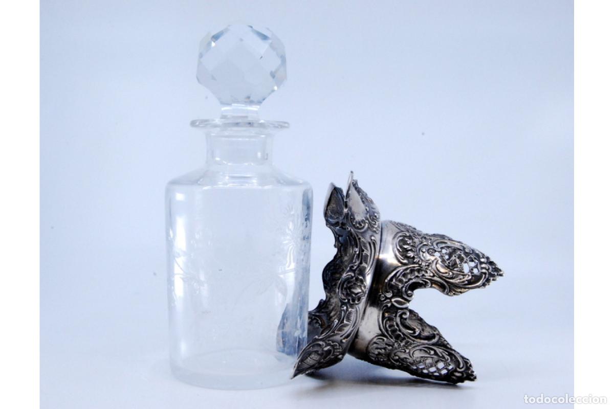 Antig&uuml;edades: Botella de licor de cristal y plata. - Foto 9