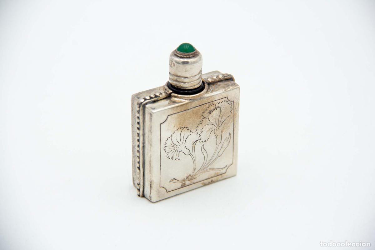 Antig&uuml;edades: Frasco de perfume, fabricado en cristal y plata. - Foto 1