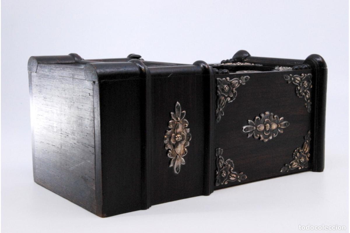 Antig&uuml;edades: Hucha de madera y plata - Foto 5