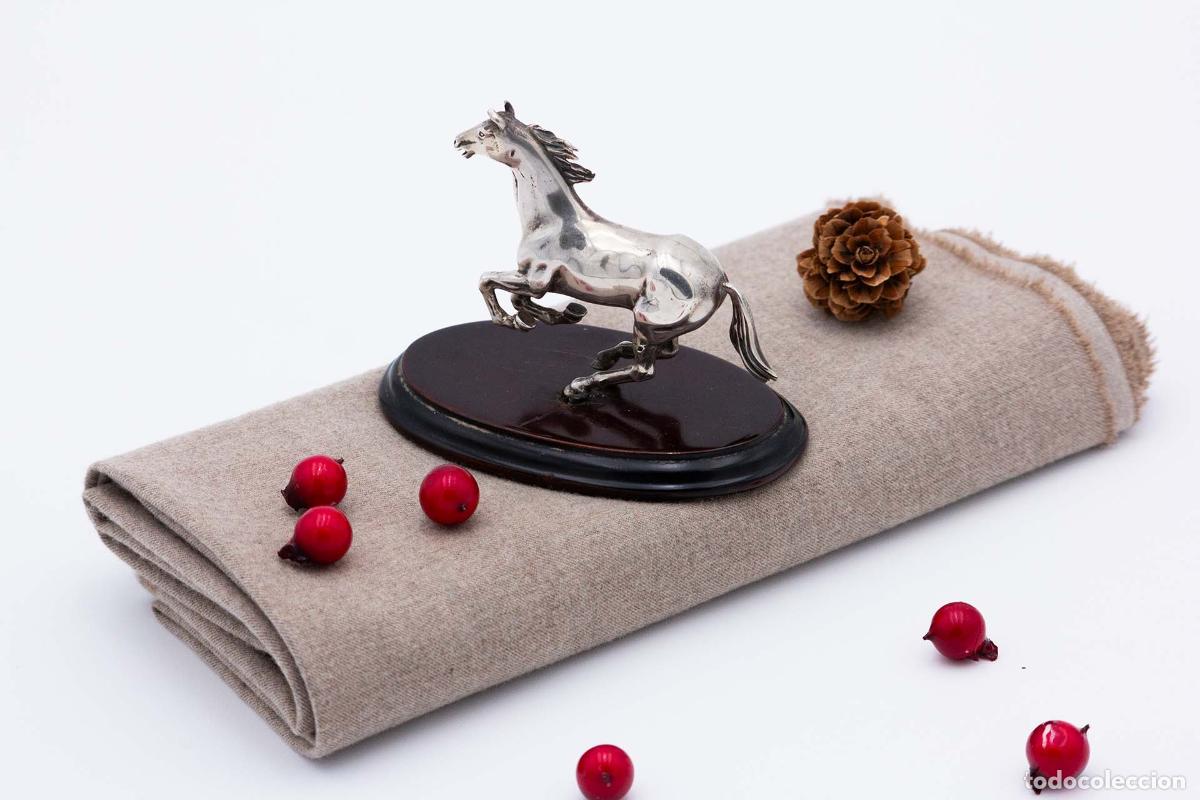 Antig&uuml;edades: Caballo plateado - Foto 1