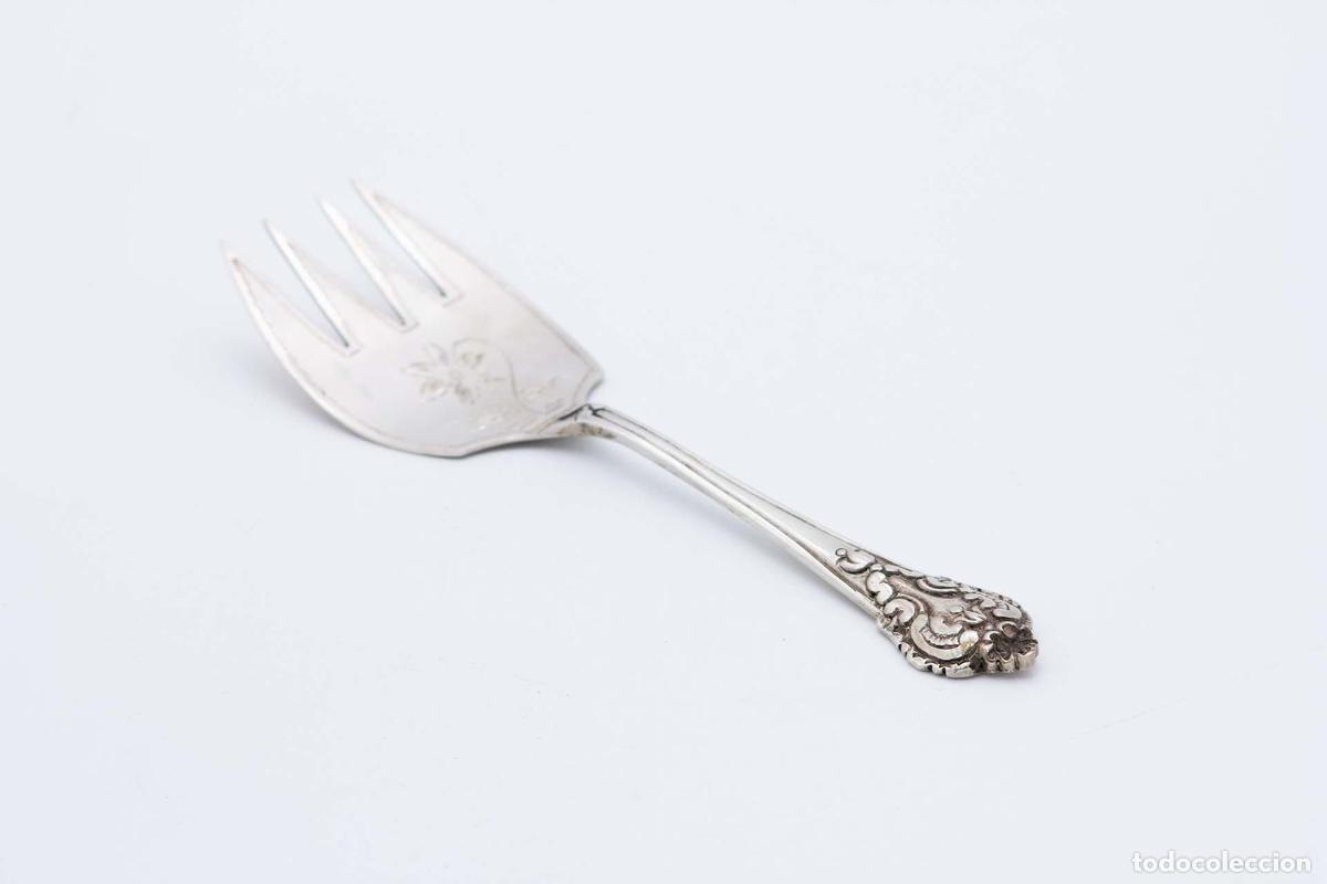 Antig&uuml;edades: Tenedor de plata, para servir el pan. - Foto 4