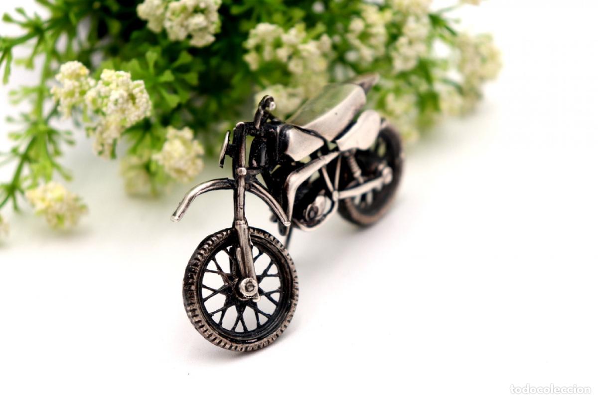 Antig&uuml;edades: Motocicleta articulada plateada - Foto 3