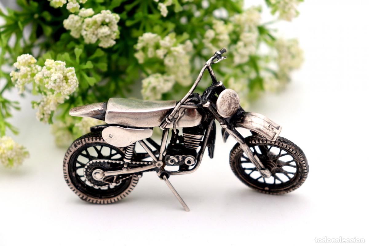 Antig&uuml;edades: Motocicleta articulada plateada - Foto 1