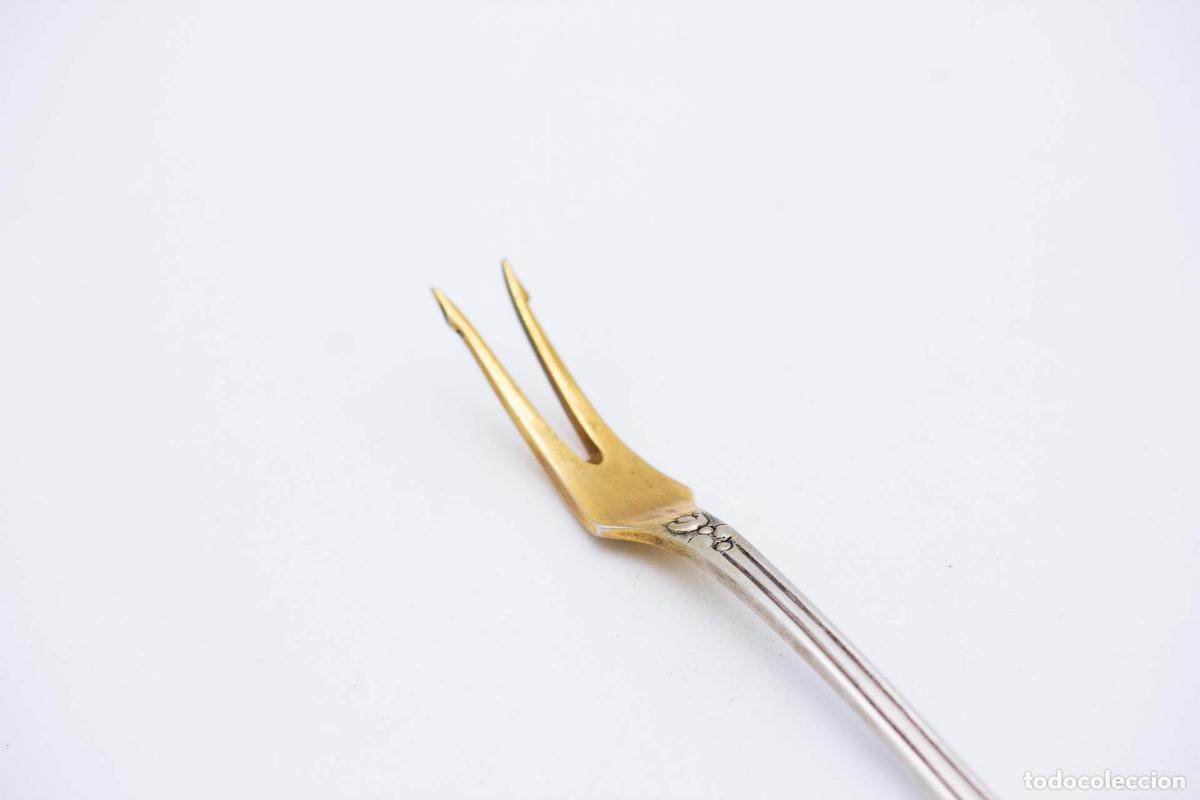 Antig&uuml;edades: Tenedor de plata para servir encurtidos - Foto 3