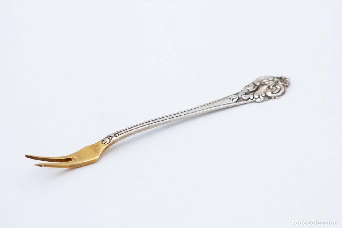 Antig&uuml;edades: Tenedor de plata para servir encurtidos - Foto 1