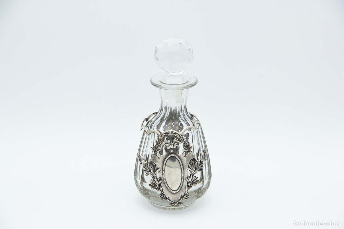 Antig&uuml;edades: Botella de licor, con plata. - Foto 1