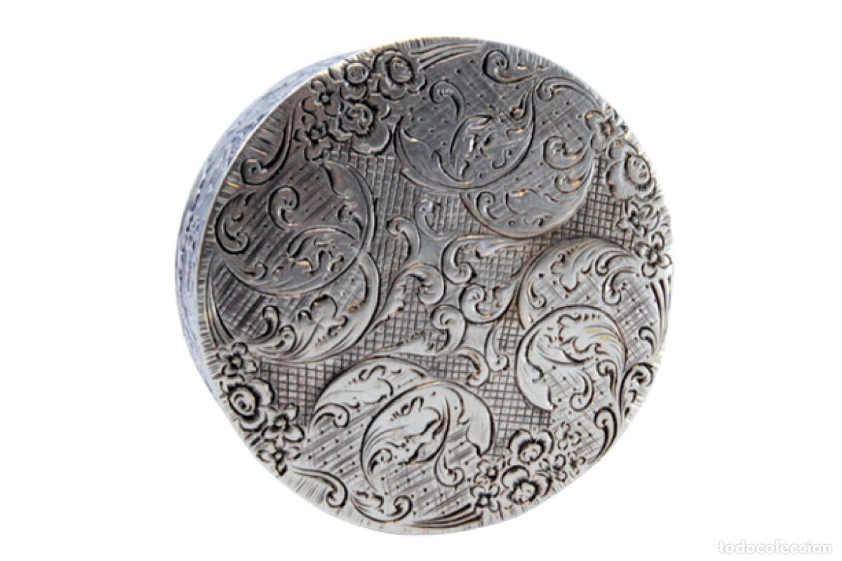 Antig&uuml;edades: Pastillero, en color plata