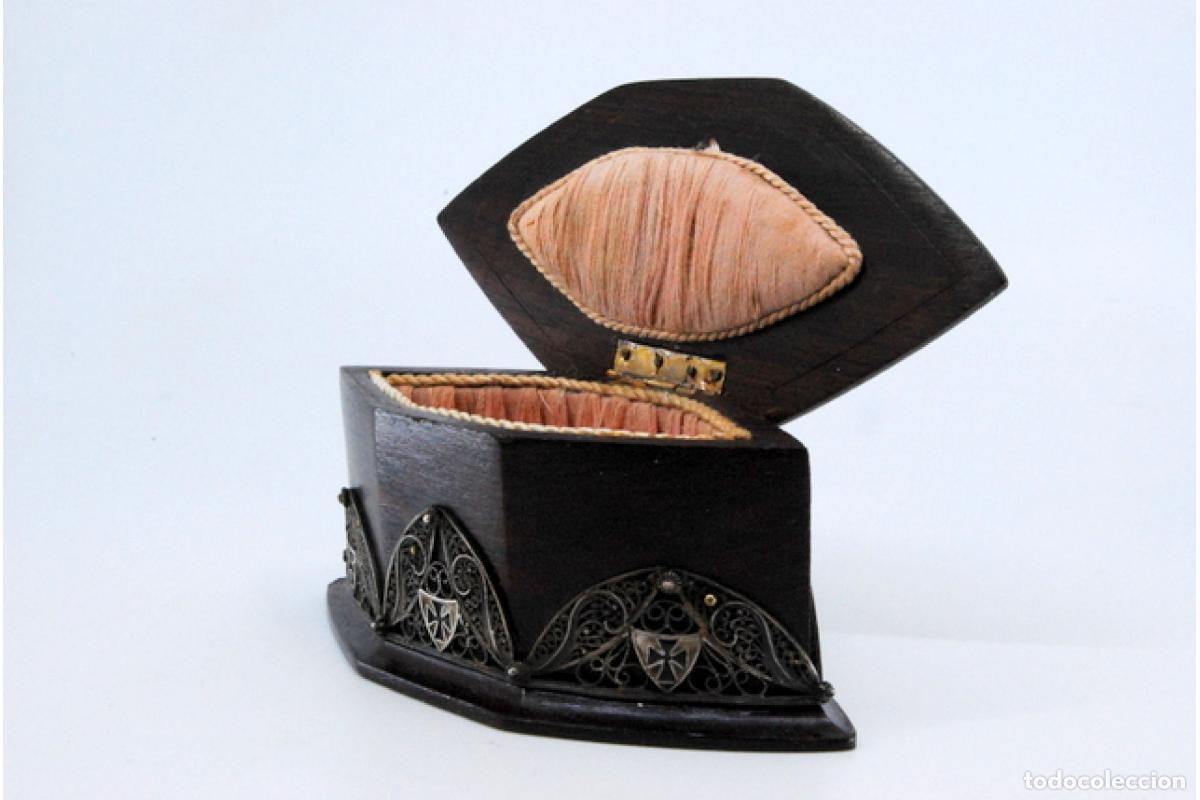 Antig&uuml;edades: Joyero, fabricado en madera y plata. - Foto 3