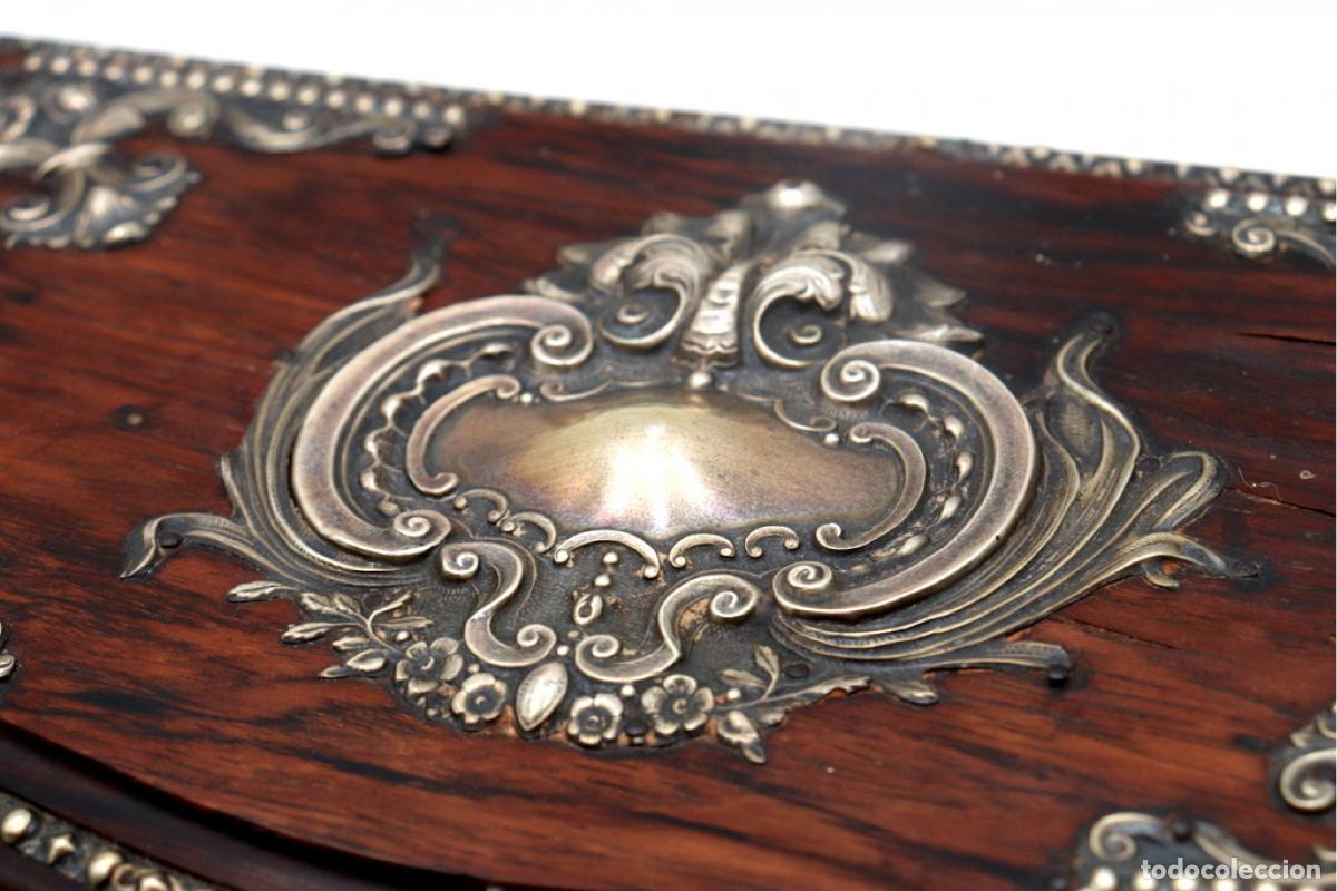 Antig&uuml;edades: Joyero, fabricado en madera y plata. - Foto 4