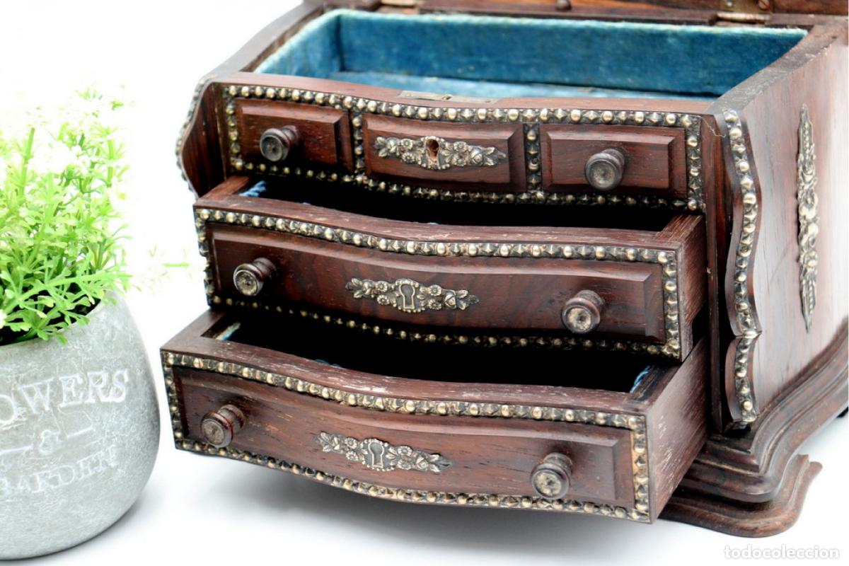 Antig&uuml;edades: Joyero, fabricado en madera y plata. - Foto 6