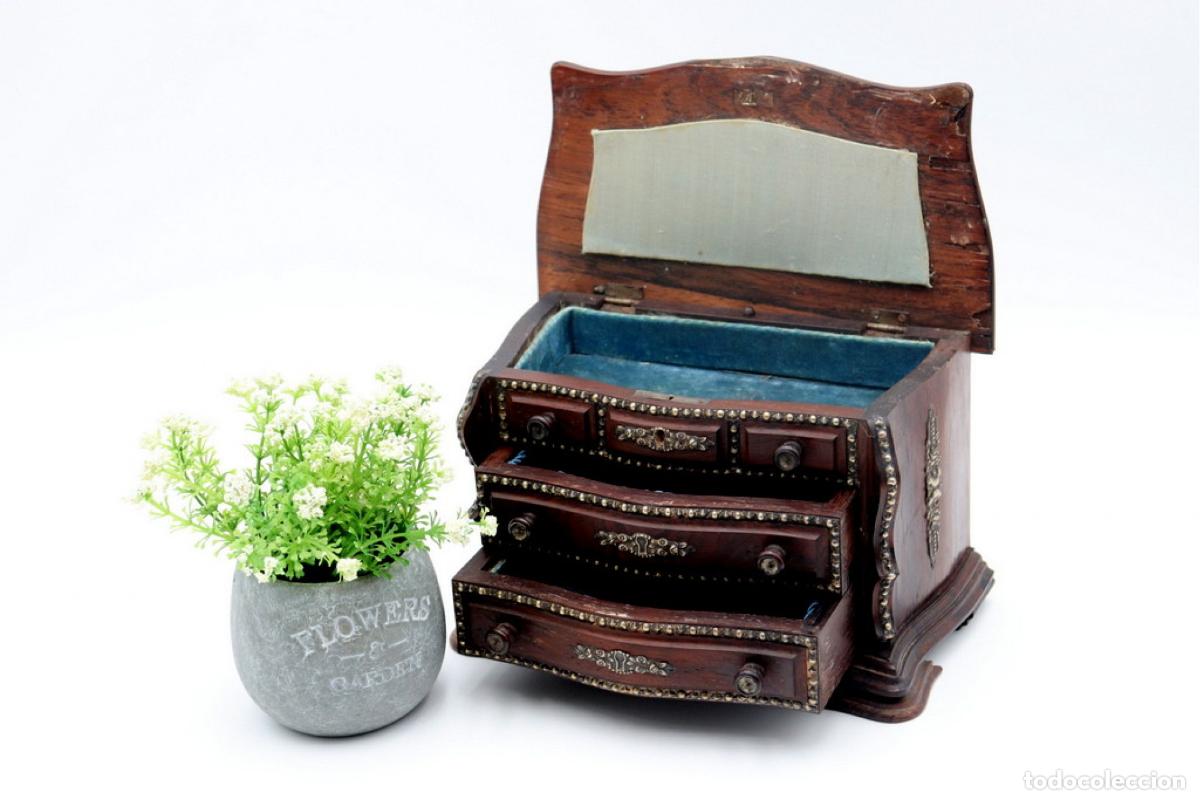 Antig&uuml;edades: Joyero, fabricado en madera y plata. - Foto 1