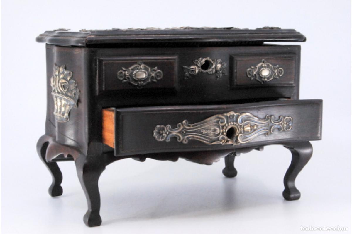 Antig&uuml;edades: Joyero, fabricado en madera y plata. - Foto 8