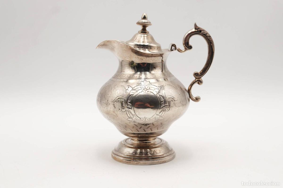 Antig&uuml;edades: jarra de leche de plata