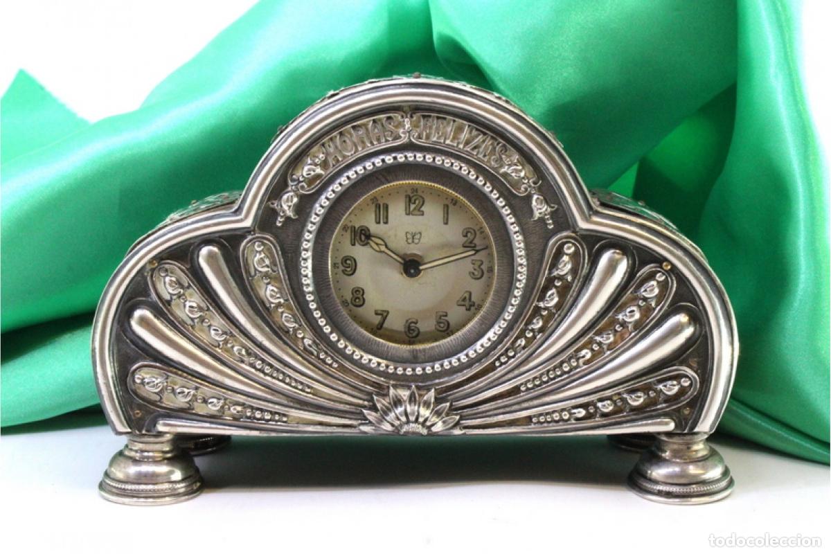 Antiques: Reloj de mesa, madera y plata.