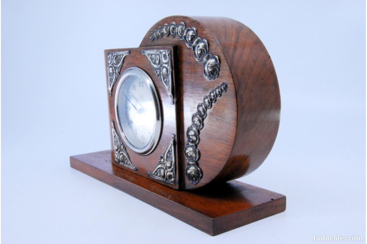 Antig&uuml;edades: Reloj de mesa, madera y plata. - Foto 2