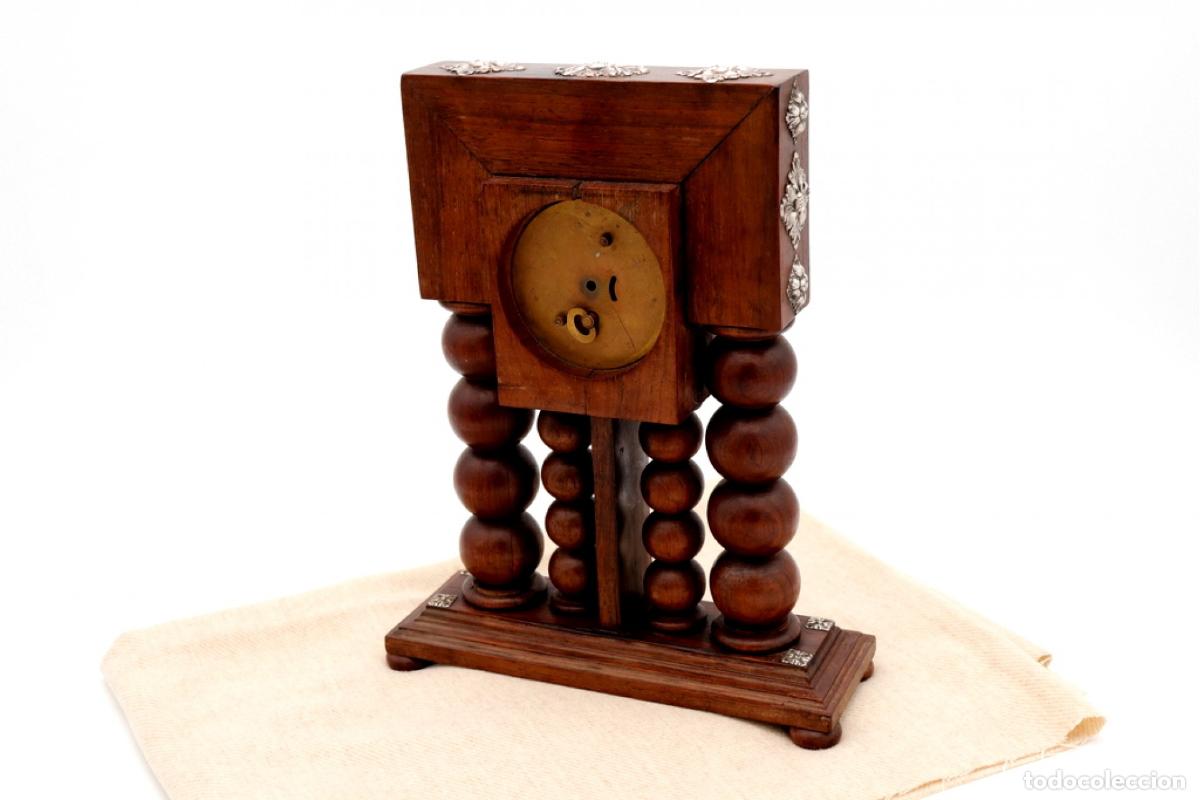 Antig&uuml;edades: Reloj de madera y plata - Foto 2