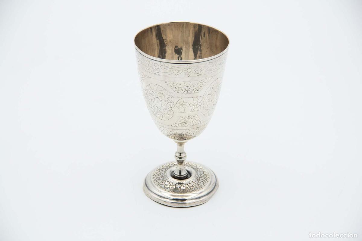 Antiques: copa de plata