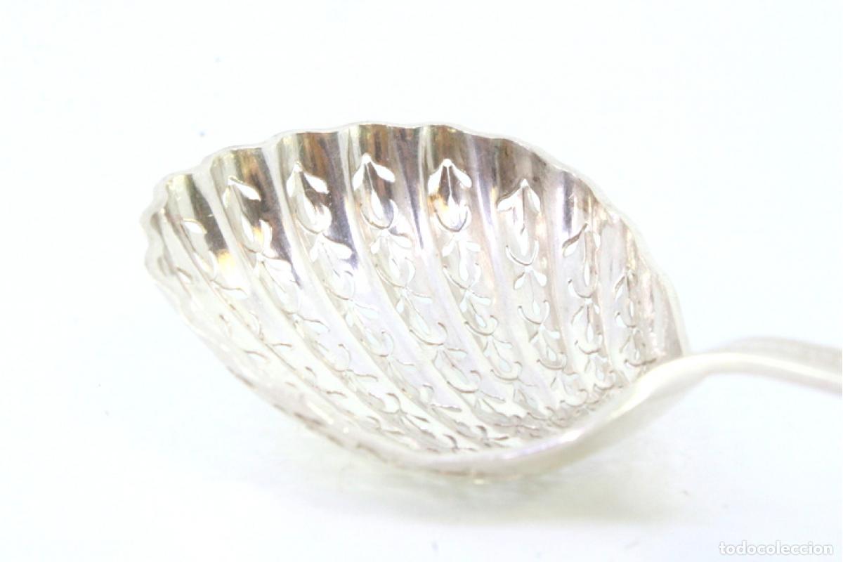 Antig&uuml;edades: Cuchara para espolvorear sobre plata - Foto 3