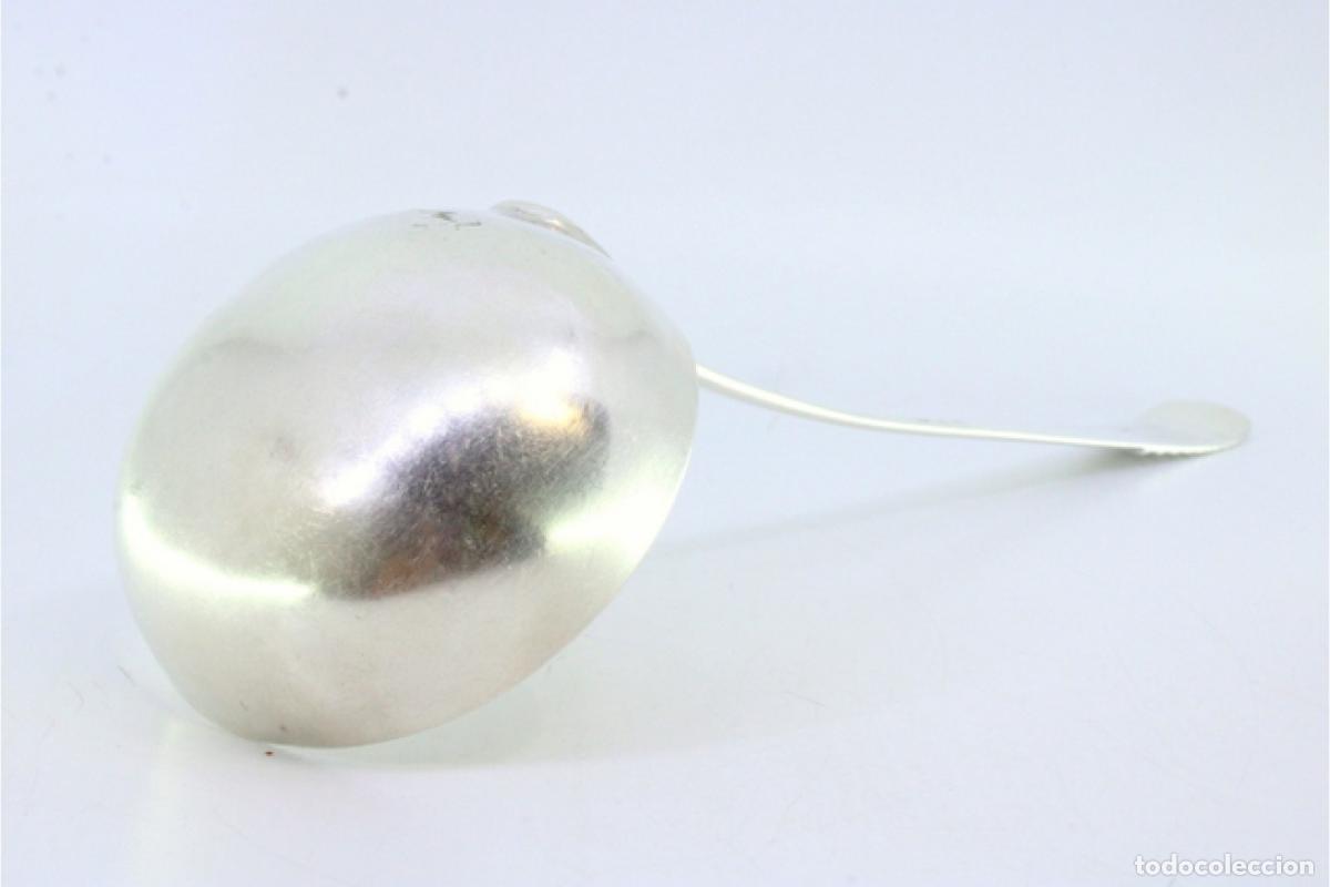 Antig&uuml;edades: Cuchar&oacute;n de sopa de plata - Foto 2
