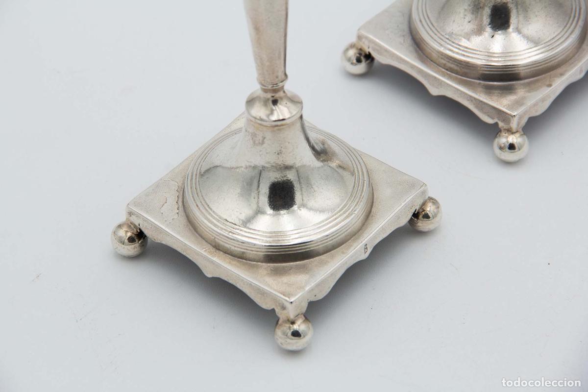 Antig&uuml;edades: Par de candelabros de plata - Foto 2