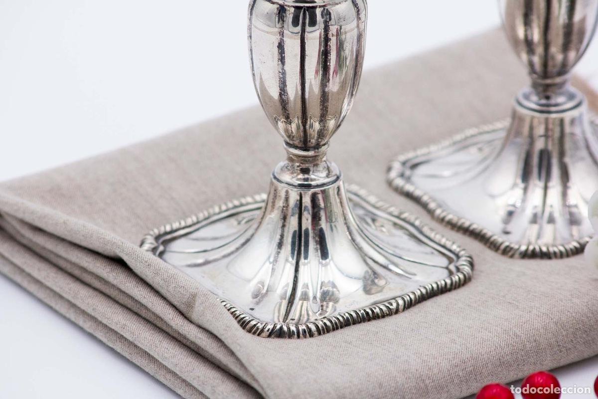 Antig&uuml;edades: Par de candelabros de plata - Foto 3